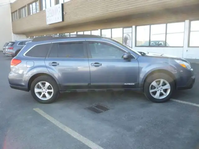 2014 Subaru Outback 4dr Wgn H4 Auto 2.5i Premium in Cars & Trucks in Calgary - Image 5