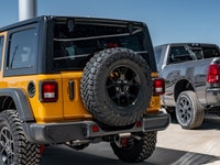 Welcome to 400 Chrysler Dodge Jeep Ram. Powerful 3.6L V-6 engine - Rugged 4x4 capability - Distincti... (image 6)