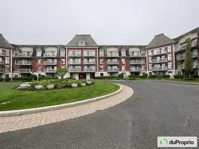 Très grand 4 1/2 situé dans une maison pour 55 ans et plus avec plusieurs services inclus: Les Prome...