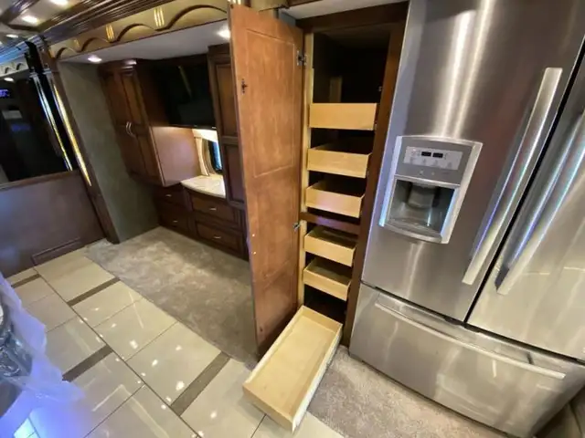 2014 Newmar Mountain Aire 4369 in RVs & Motorhomes in Abbotsford - Image 17