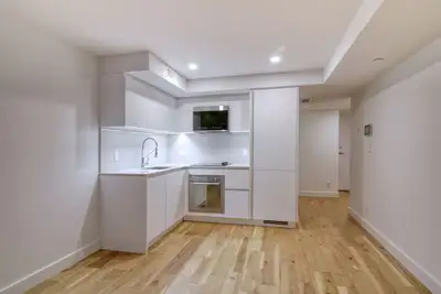 Akelius studio apartment for rent. Located near Sherbrooke W in the Downtown - McGill neighborhood,...