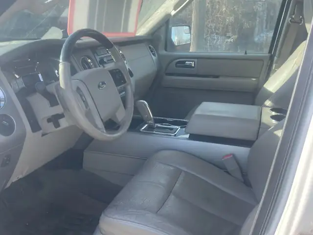 2012 Ford Expedition Limited in Cars & Trucks in Hamilton - Image 6