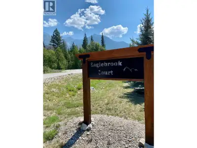 Discover the ideal place to build your dream home or vacation retreat in the heart of the Columbia V...