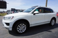 V6 DIESEL TDI HIGHLINE SAFETY INCULDED FREE ACCIDENT 36 V.W SERVICE RECORDS Nice Clean Volkswagen To... (image 2)