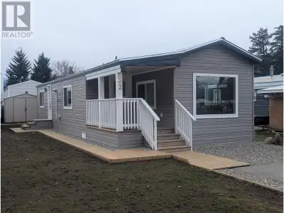 Immaculate is an understatement. Completely redone mobile - and we mean completely! New: trusses, ro...
