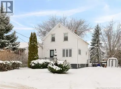 *** COMPLETELY UPDATED // FENCED BACKYARD WITH TREES FOR PRIVACY // FORCED AIR HEAT PUMP & MINI-SPLI...