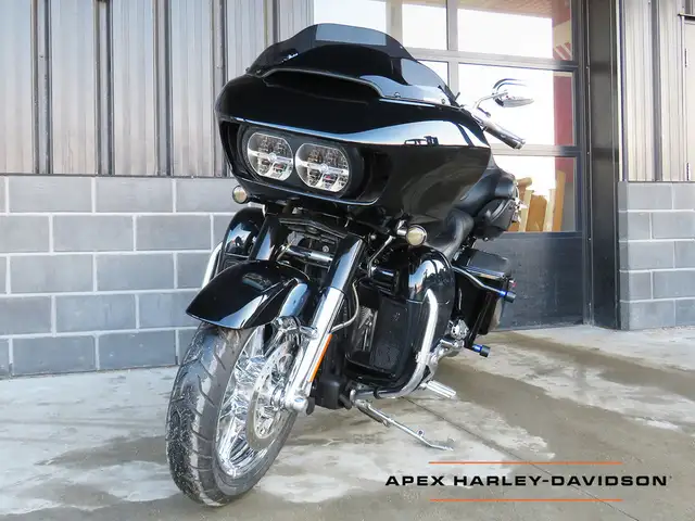 2015 Harley-Davidson FLTRUSE - CVO Road Glide Ultra in Sport Touring in Cambridge - Image 4