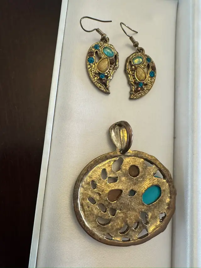 BEAUTIFUL INDIAN CHOKER SETS $20/- each in Jewellery & Watches in Markham / York Region - Image 3