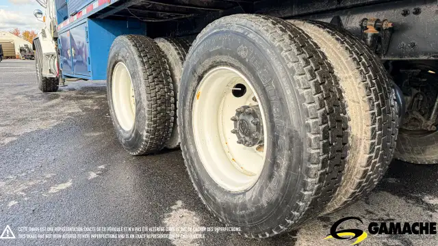 2007 STERLING LT9500 BOOM TRUCK / CRANE TRUCK in Heavy Trucks in Oshawa / Durham Region - Image 8