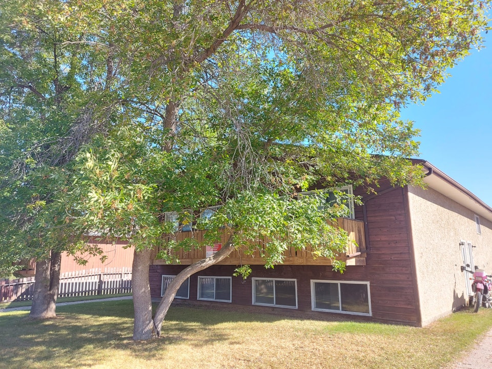3 Bedroom 4-Plex Located in Normandeau!!! 2