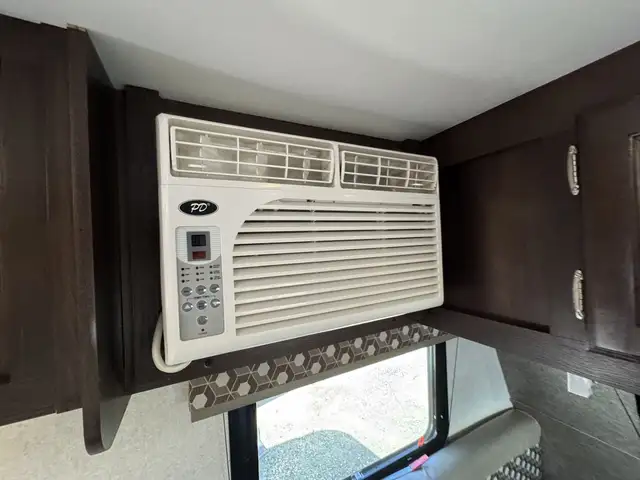2020 ,Jay Flight,Jayco Baja 154BH in Travel Trailers & Campers in Kamloops - Image 8