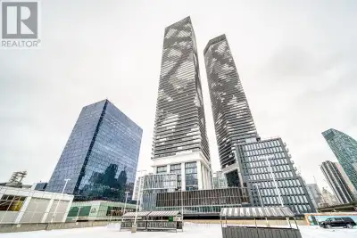 Sugar Wharf - South Facing 1 Bedroom Plus Separate Den Can Be Used As 2nd Bedroom, Spacious And Func...