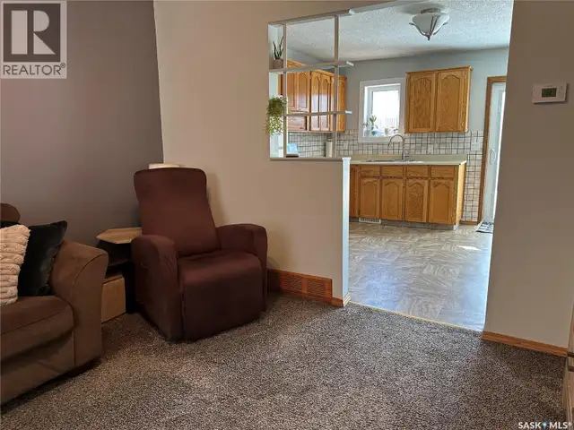 24 3rd AVENUE SE Weyburn, Saskatchewan in Houses for Sale in Regina - Image 5