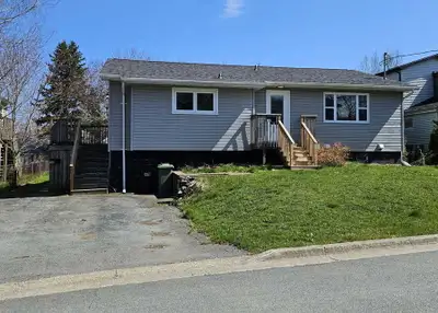 44A Marvin - Renovated 3 BR Flat off Pleasant St, Dartmouth!