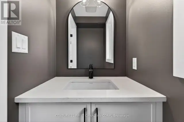 34 POSTMA CRESCENT North Middlesex (Ailsa Craig), Ontario in Houses for Sale in Grand Bend - Image 6