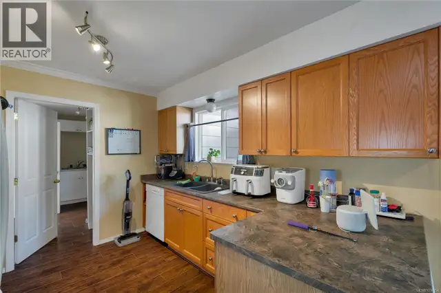 823 Kalmar Rd Campbell River, British Columbia in Houses for Sale in Campbell River - Image 3