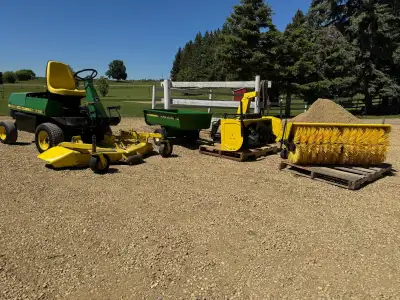 John Deere F910 with 60" deck, View more
