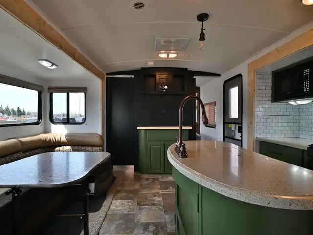 2014 Surveyor SV34BHTS in Travel Trailers & Campers in St. Albert - Image 17
