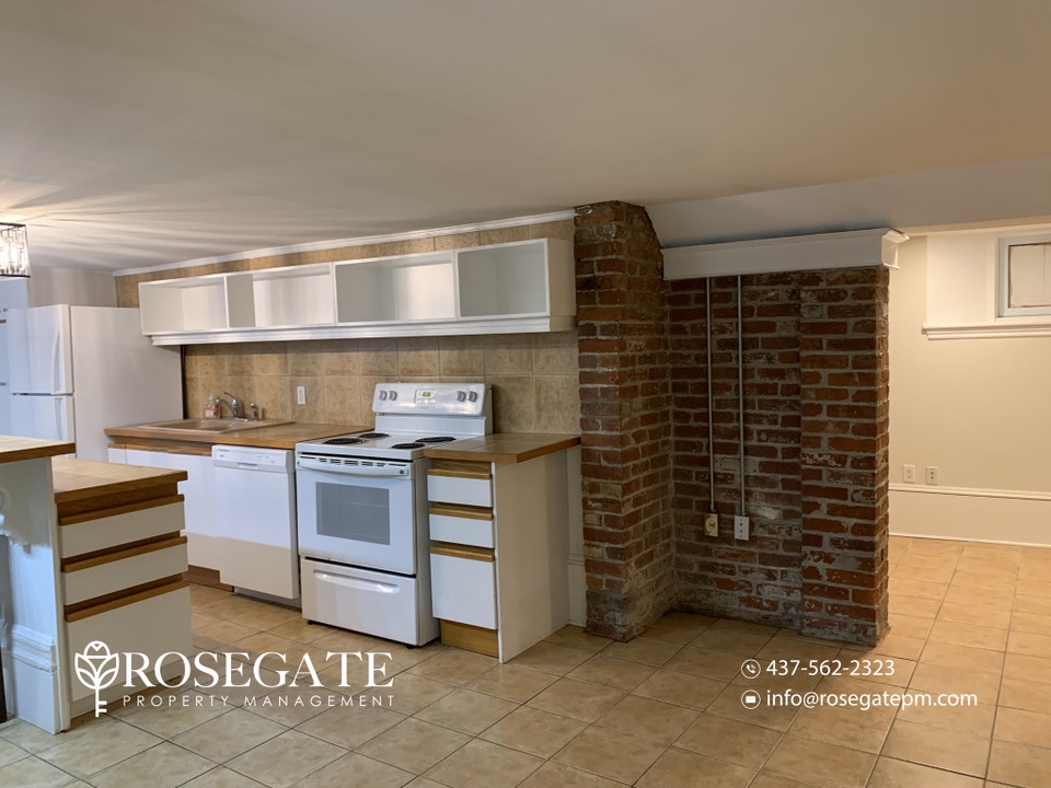 Pet-Friendly 1-Bedroom + Den Multiplex in Hamilton 4