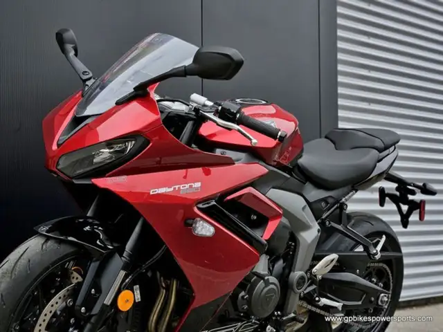 Triumph Daytona 660 Carnival RedSapphire Black in Sport Bikes in Oshawa / Durham Region - Image 13