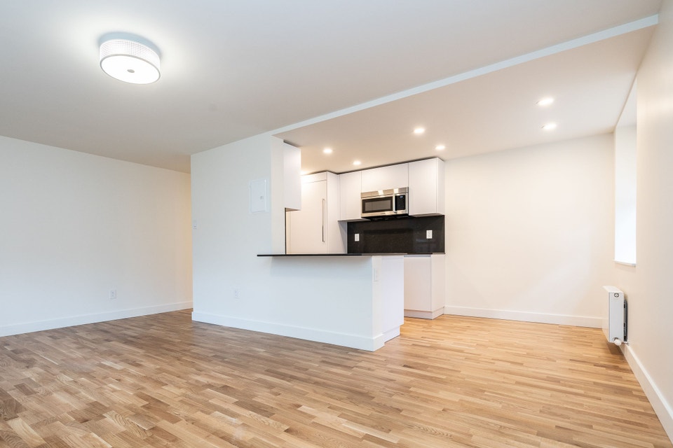 renovated two bedroom, eglinton and dvp - ID 91 2