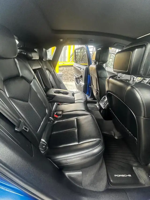 2020 Porsche Macan S AWD- No Accidents- Low KM- Pano Roof in Cars & Trucks in Calgary - Image 25