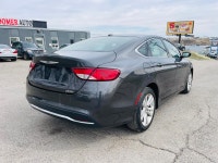 Zoomer Auto 2016 Chrysler 200 LX With One Owner, No accident, Low KM has blue tooth, power window, p... (image 5)
