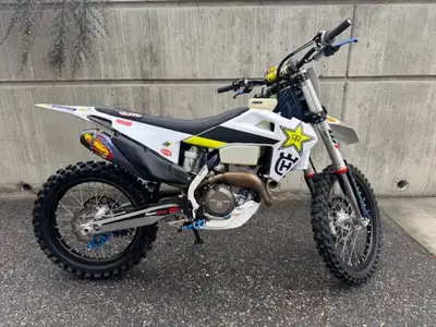 Super cool FC250 Rockstar converted to a woods weapon. Comes equipped with Rekluse Radius CX auto cl...
