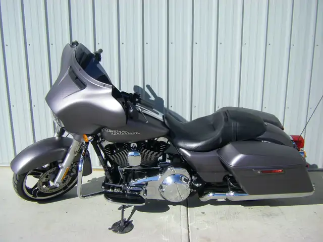 2016 Harley Davidson Street Glide Biweekly $133 OAC in Other in Edmonton - Image 5