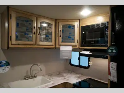 Coachmen Freedom Express Ultra Lite 287BHDS highlights: Dual Entry/Exit Doors Double Bunk Beds Large...