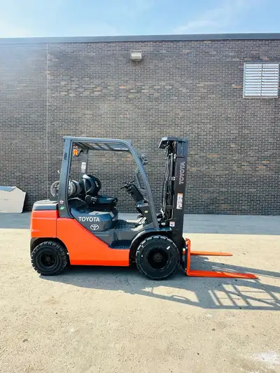 Keywords: used forklift, forklift, propane forklift, 3-stage mast, 5,000 lbs capacity, side shift, u...