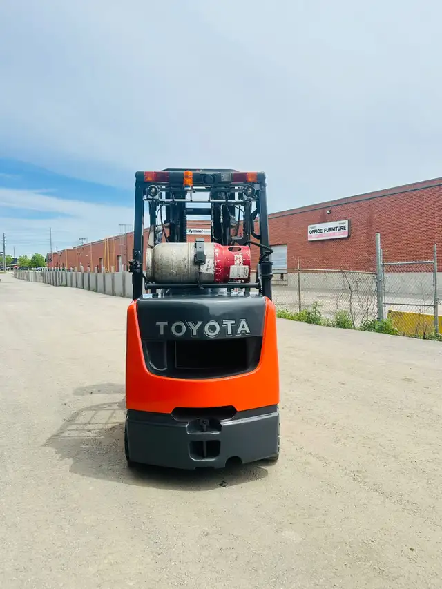 2020 Toyota 6500lbs cap Forklift 4stage sideshift Forkpositioner in Heavy Equipment in Mississauga / Peel Region - Image 6
