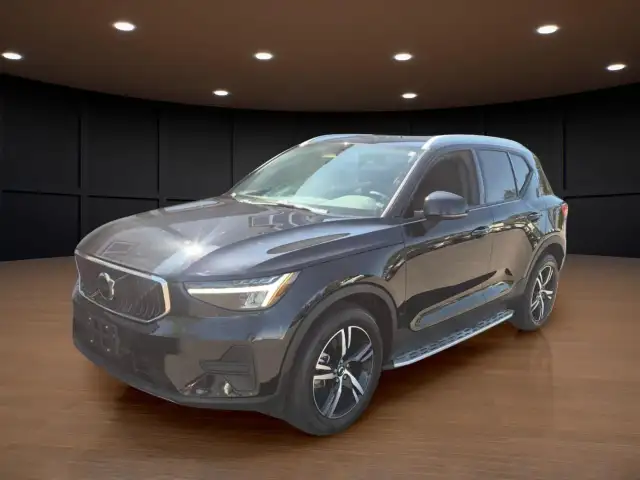 2023 Volvo XC40 B4 Core CLEAN CARFAX, LOW KMS, LEATHER, CALL...