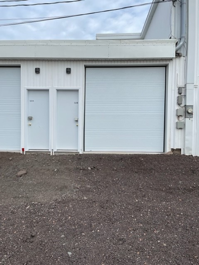 Warehouse For Rent 16' x 34' = 544sqft 10' x 10' overhead drive in door 12' high ceiling Man door en...