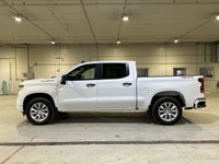 // ACCIDENT FREE!! // Built to handle work, travel, and daily life with ease, this 2025 Chevrolet Si... (image 9)