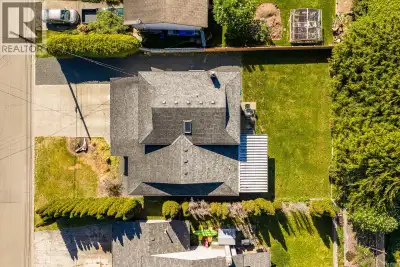 Fully Updated 3 Bed, 3 bath Family Home! Offering 1,796 sq ft of modern living in the heart of Campb...