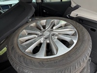 Rear view camera, apple carplay android auto, 6 way drivers power seat, 10 air bags, and much more!... (image 4)