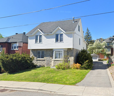 Sign a 1-year lease for September and get one month FREE!Spacious 4 bedroom plus den, 1.5 bathroom m...