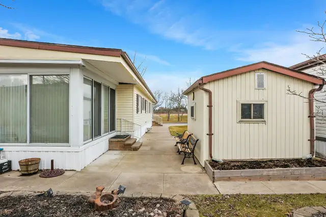 SPACIOUS BUNGALOW W/SERENE VIEWS - 3 BED, 2 BATH in Houses for Sale in Hamilton - Image 11