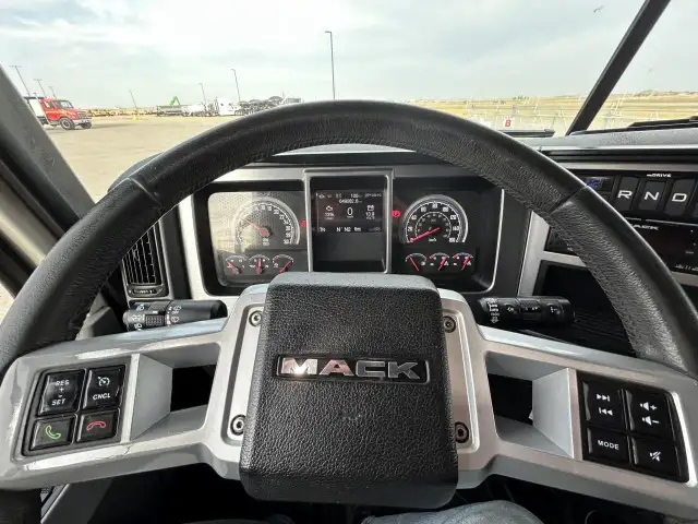 2024 Mack Pinnacle 64T 70 in Heavy Trucks in Regina - Image 11