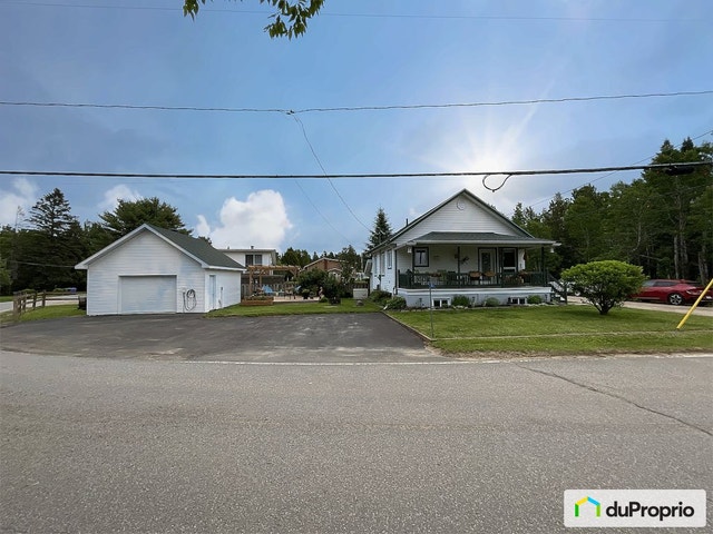 $389,900 - Country home for sale in Lac-des-Plages — photo 1