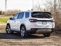 This Honda is a spacious and reliable SUV that delivers comfort, performance, and everyday versatili... (image 6)