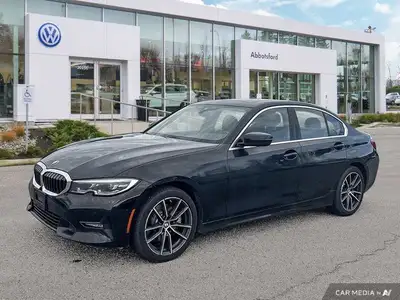 This BMW 3 Series delivers a Intercooled Turbo Premium Unleaded I-4 2.0 L/122 engine powering this A...