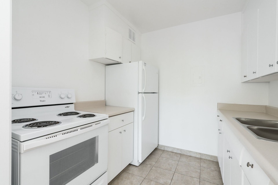 renovated one bedroom, Oriole and Oxton - ID 481 2