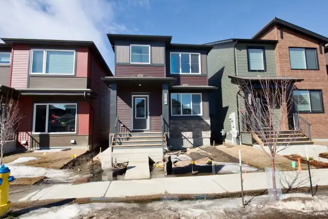 Orchards 4 Bed 3 Bath Home Dbl Garage SW Edmonton
