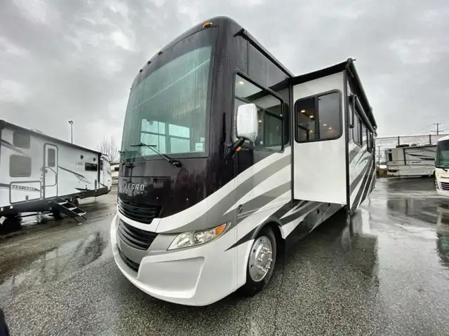 2017 Tiffin Motorhomes Allegro 36 LA in RVs & Motorhomes in Abbotsford - Image 5