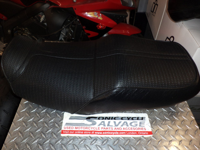 1999-2004 kawasaki zrx -1100 seat oem dans Autre  à London