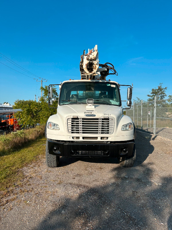 2013 Freightliner - Altec DM45 Digger Derrick in Other in Belleville - Image 3
