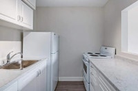 Amenities: Waterfront Views • Elevators • Large Windows Suite & Building: Spacious bachelor, one-bed... (image 5)