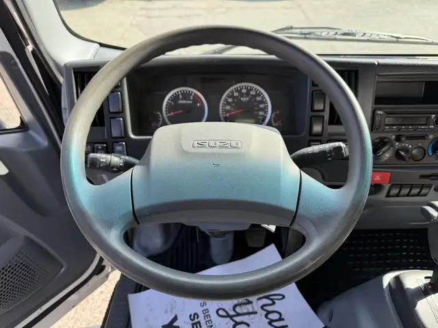 2019 Isuzu NRR 20 Foot Cube Van in Heavy Trucks in Delta/Surrey/Langley - Image 29